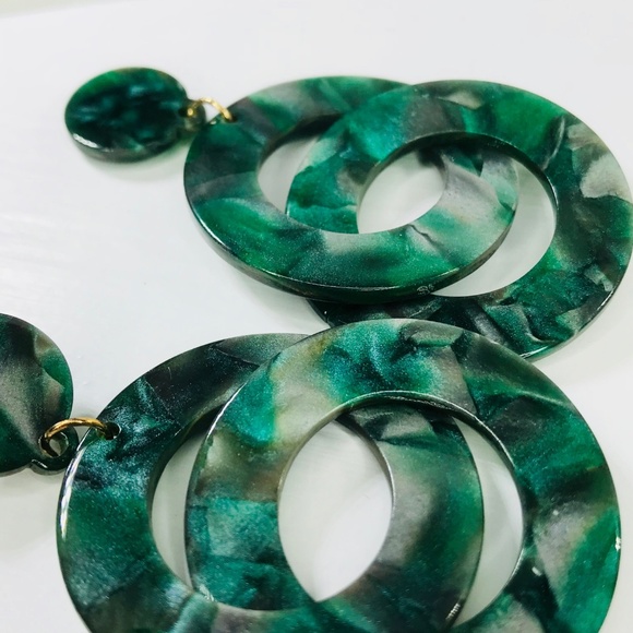 Flat Circle Double Drops in Green - Picture 3 of 4